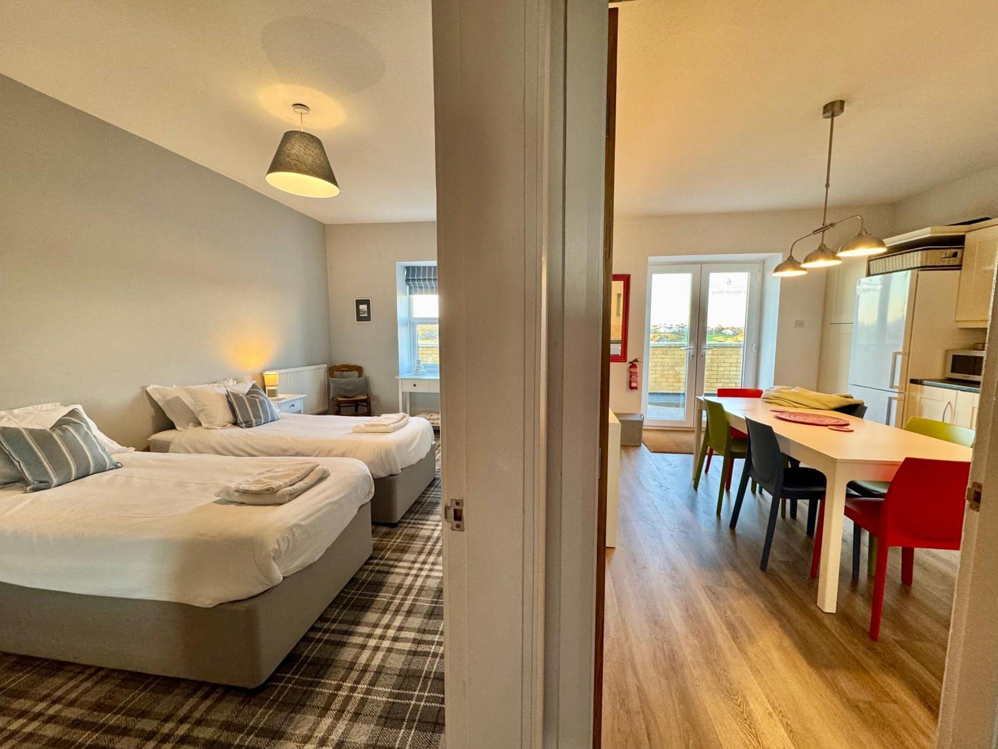 Lagoon View - Sea View- Pet Friendly - 2 Bed Apt - En-Suite Trearddur Exterior photo